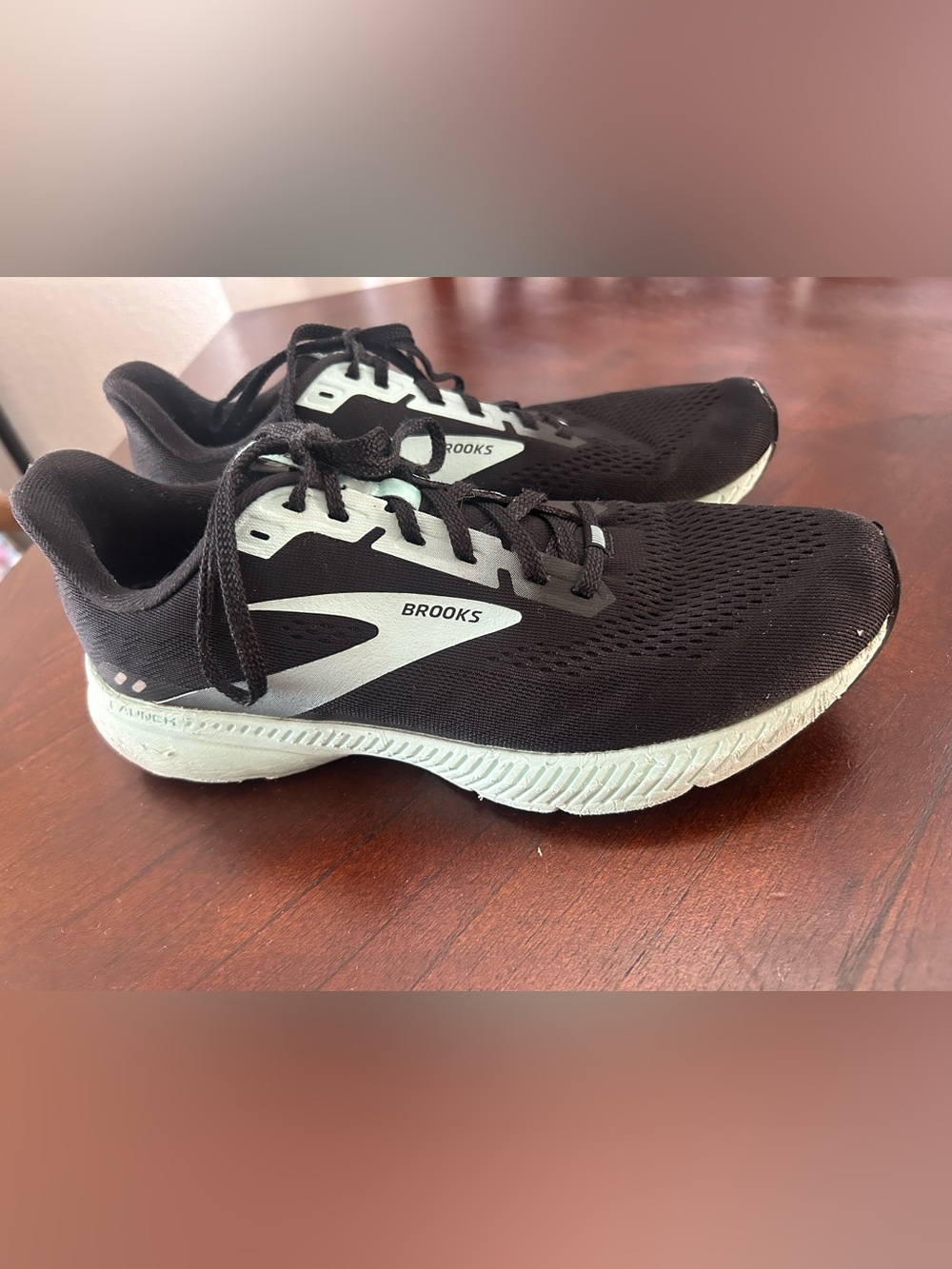 Brooks Women's Black & Mint Running Sneakers size 11